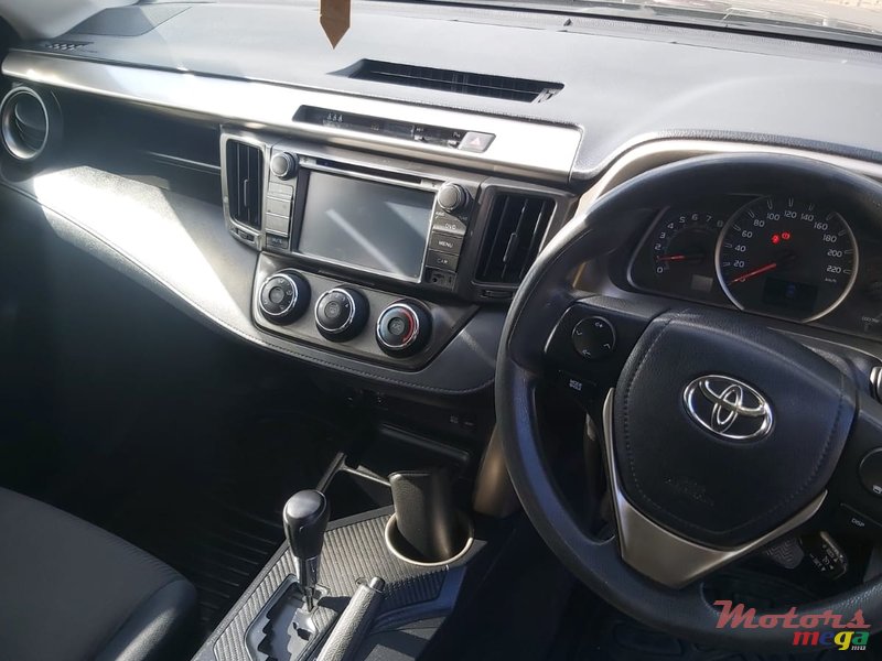 2014' Toyota RAV4 photo #3