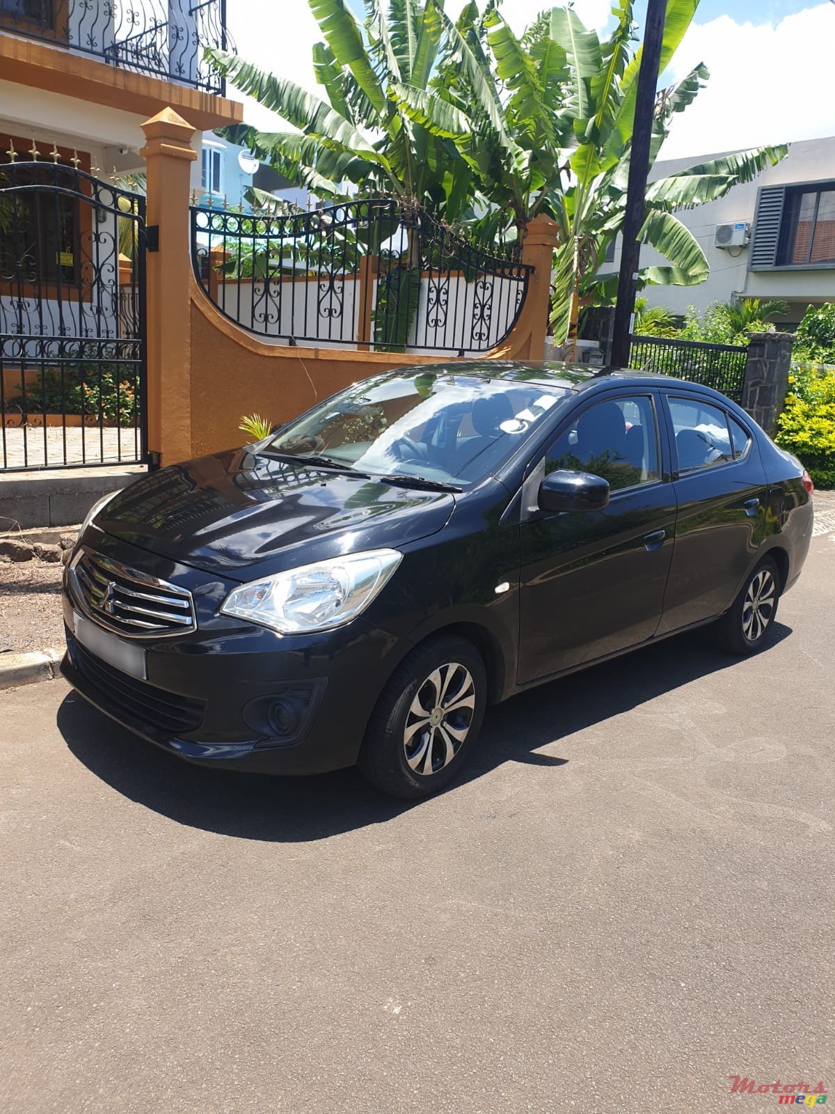 2015' Mitsubishi Attrage photo #2