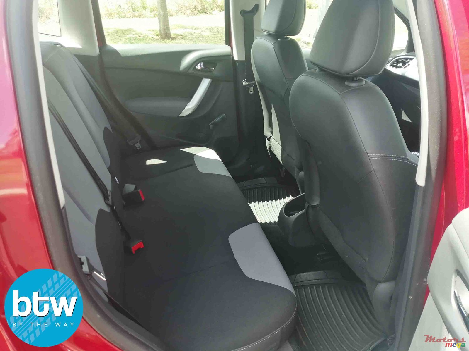 2012' Citroen C3 photo #7