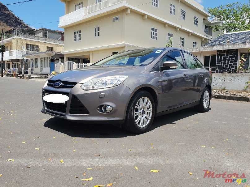 2012' Ford Focus photo #2