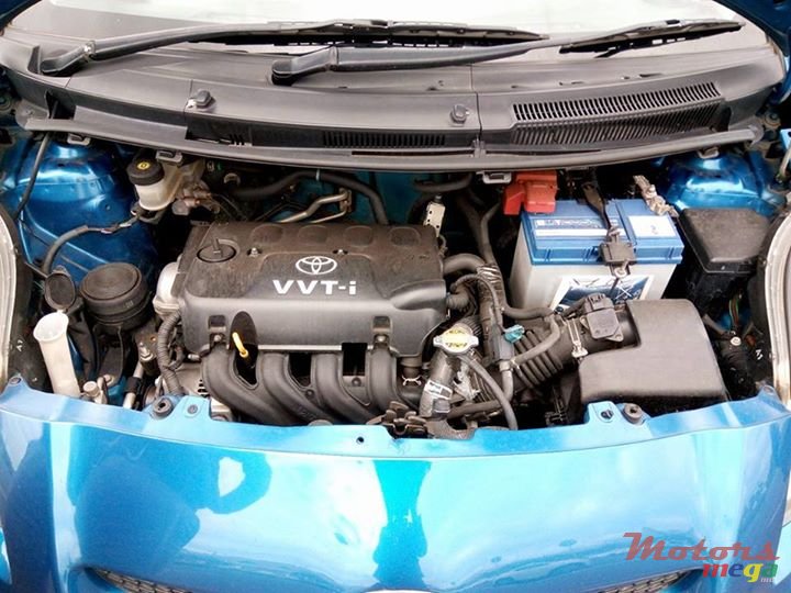 2011' Toyota Vitz 1300cc photo #6