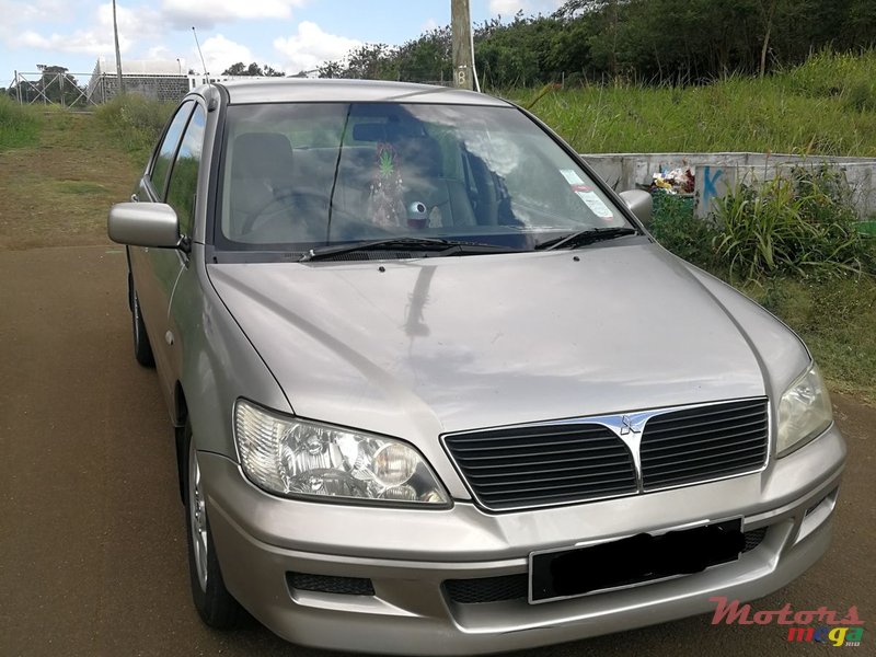 2002' Mitsubishi Lancer Cedia photo #1