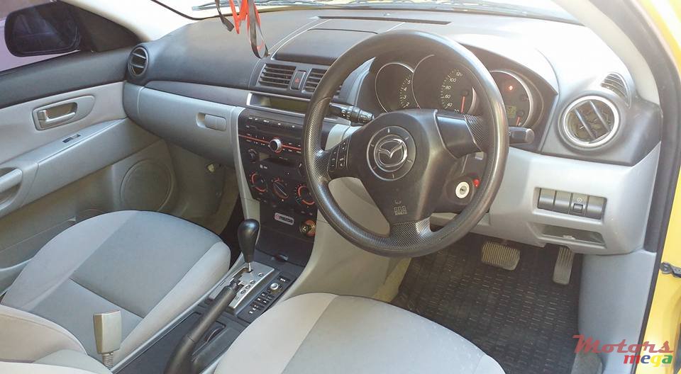 2004' Mazda photo #3