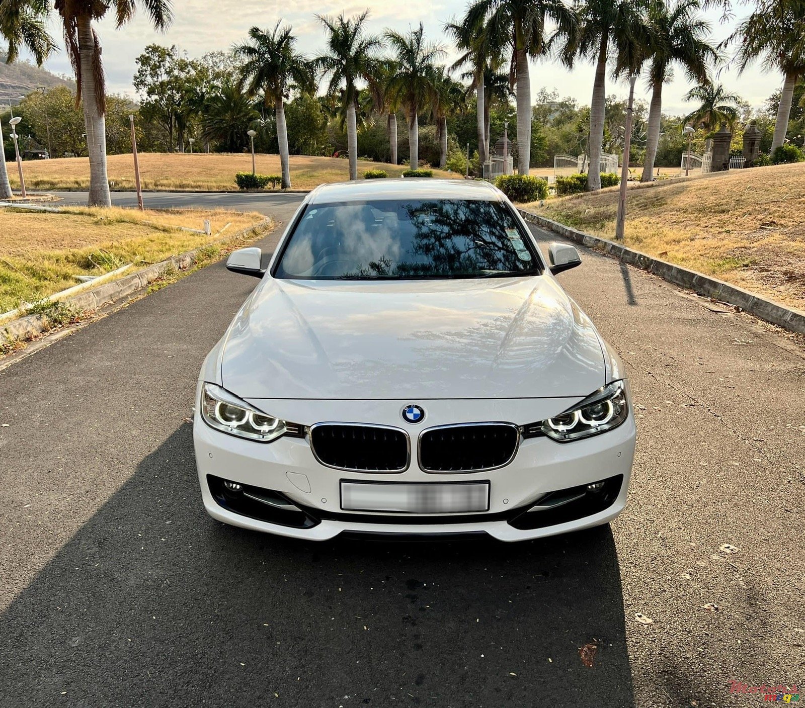 2013' BMW 328 photo #2