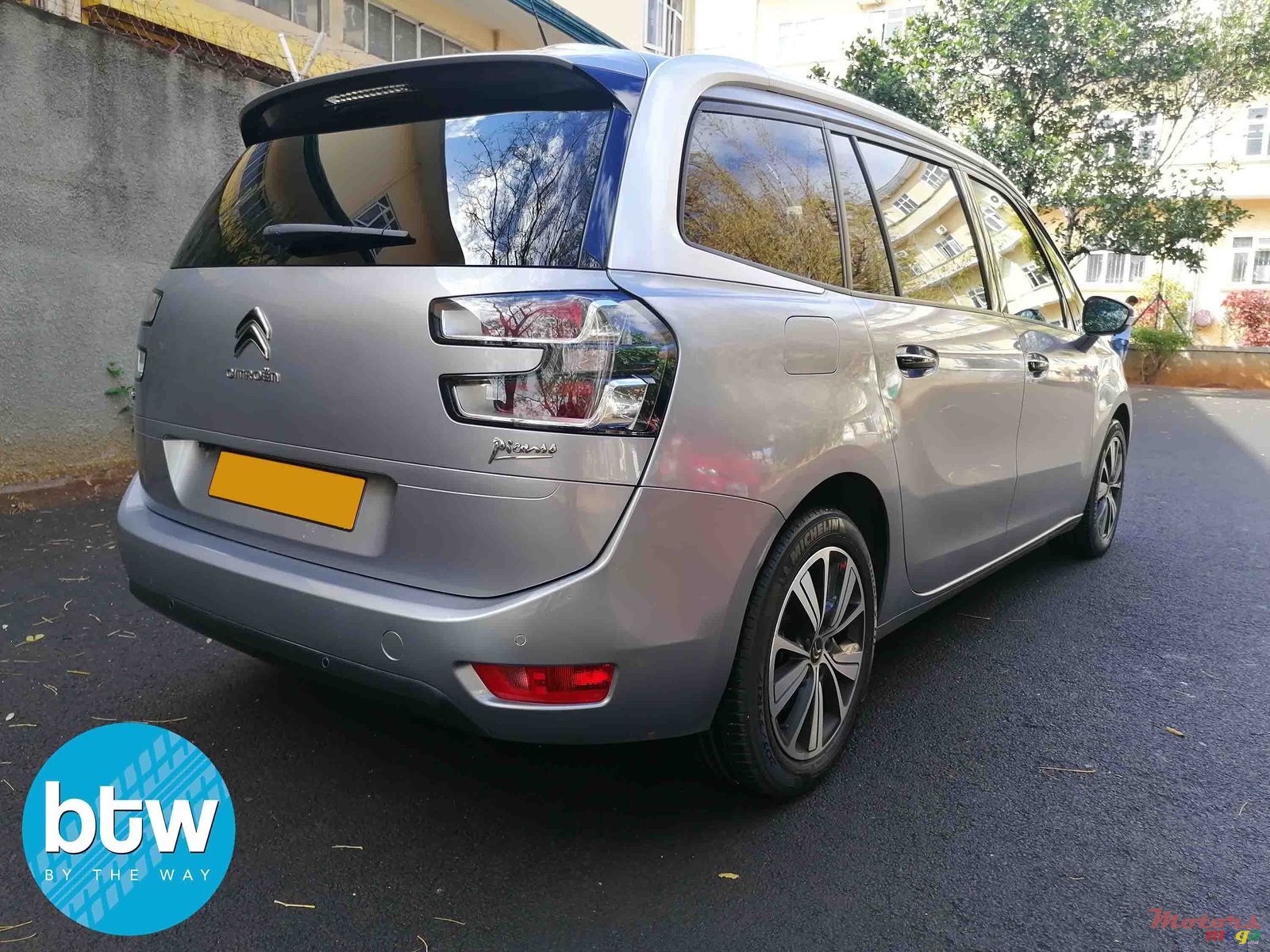 2017' Citroen C4 Picasso photo #2