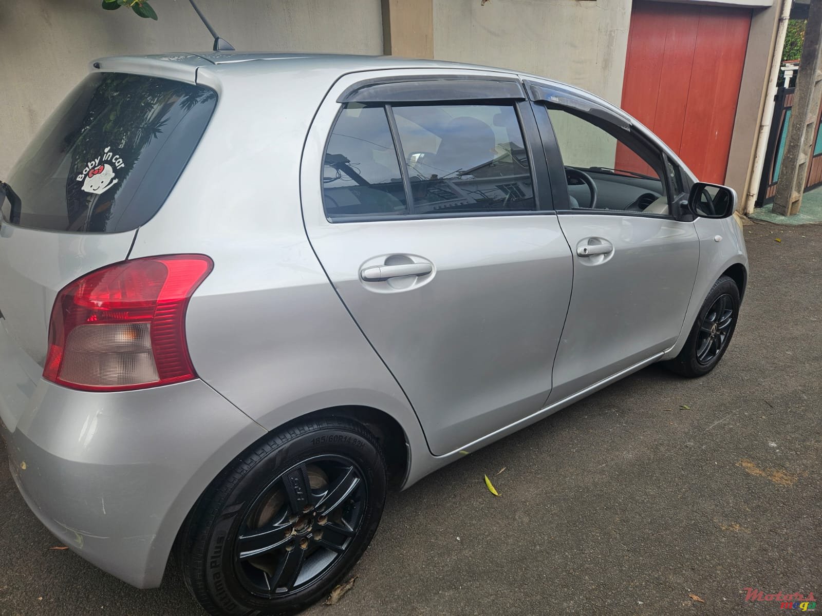 2007' Toyota Vitz photo #3