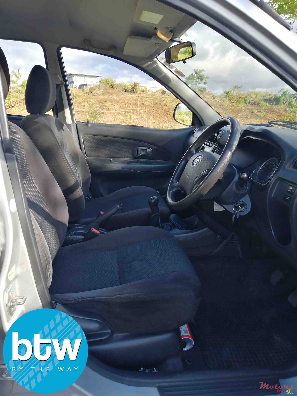 2011' Toyota Avanza photo #4