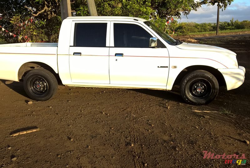 2007' Mitsubishi L 200 photo #1