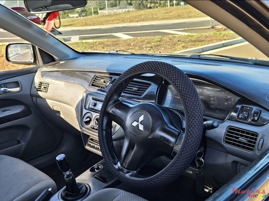 2008' Mitsubishi Lancer photo #4