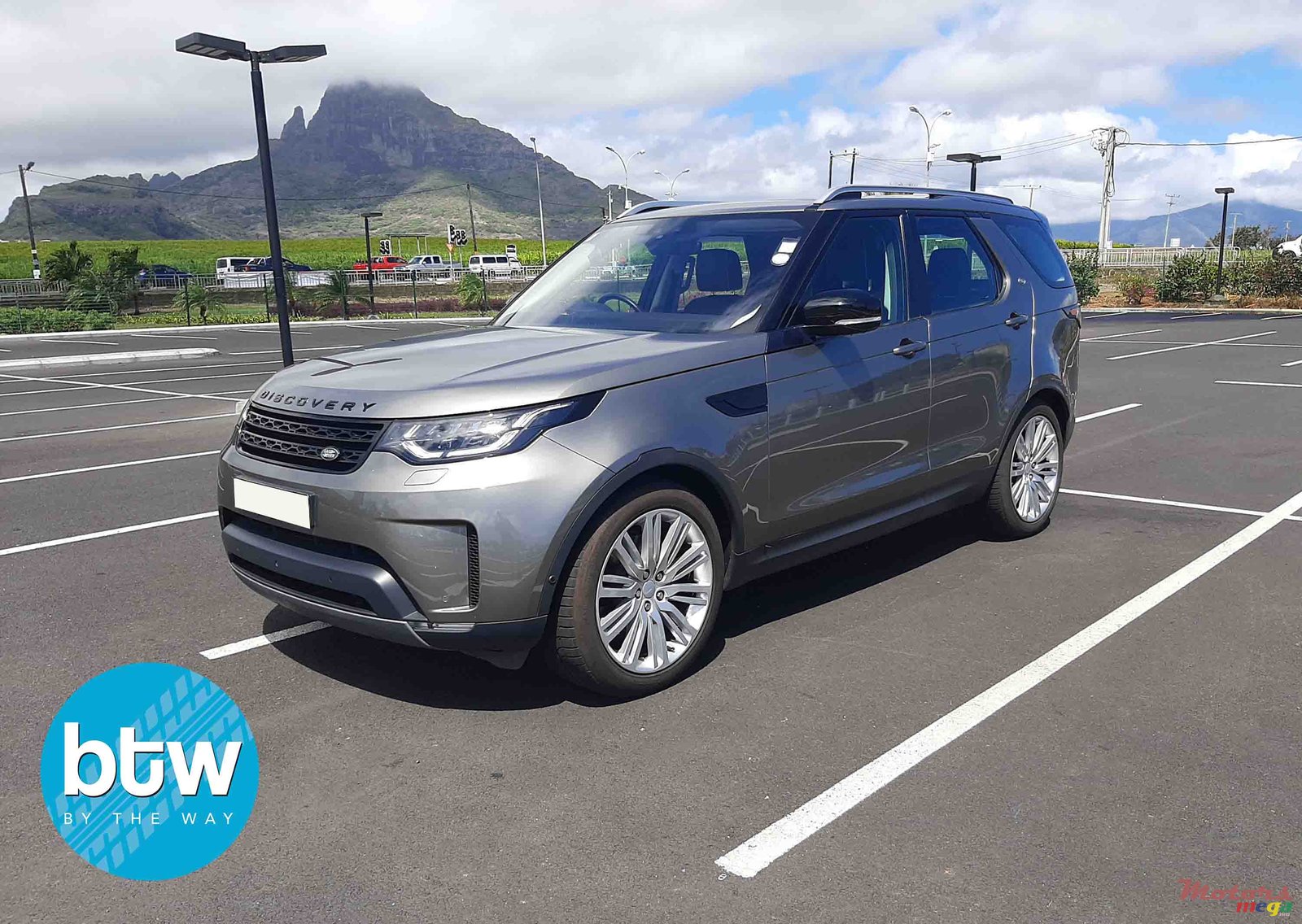 2017' Land Rover Discovery photo #2