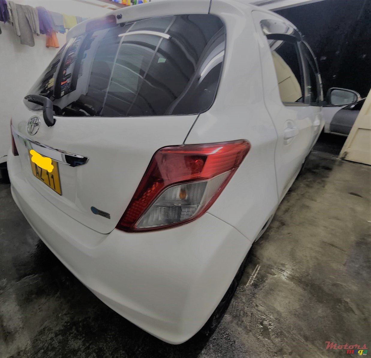 2011' Toyota Vitz photo #5