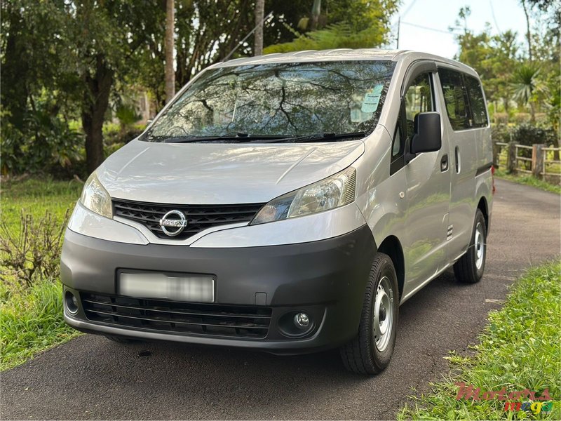 2015' Nissan NV200 Goods Vehicle photo #2