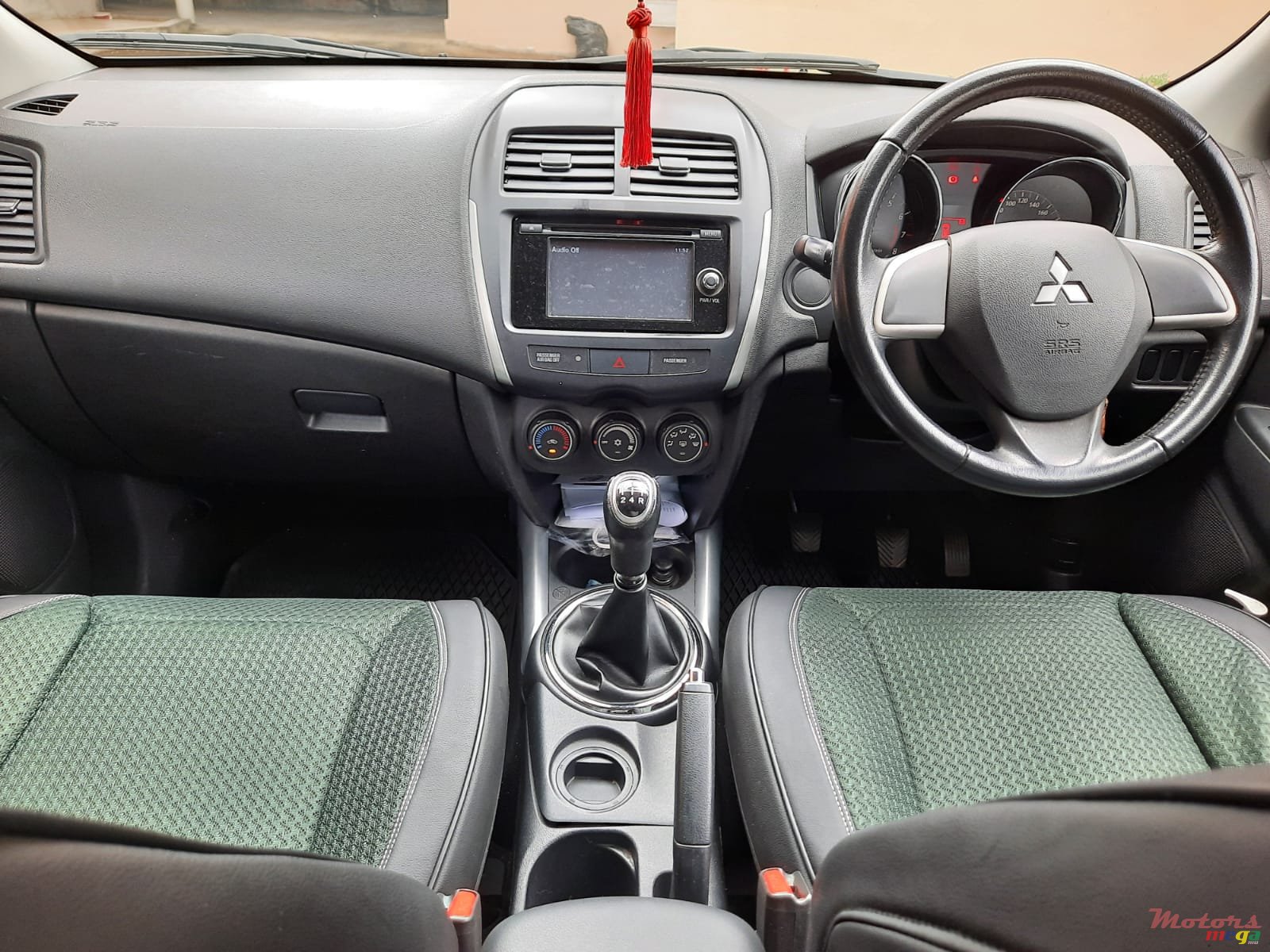 2014' Mitsubishi ASX photo #5