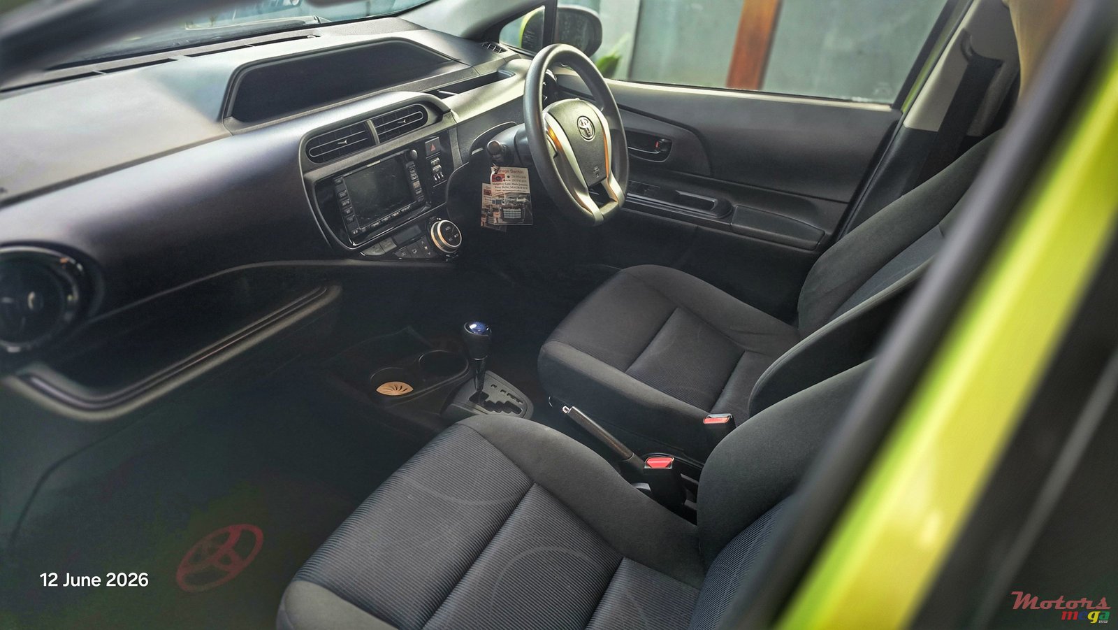 2015' Toyota Aqua photo #3