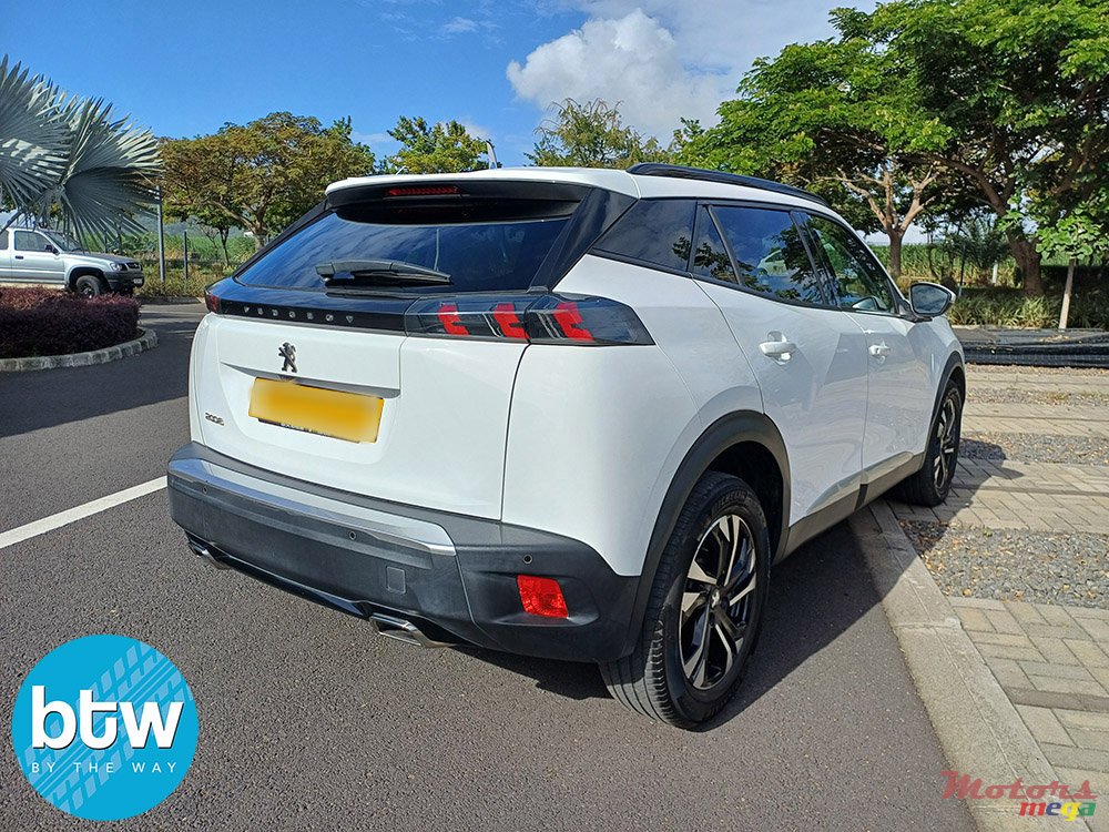 2020' Peugeot 2008 photo #4