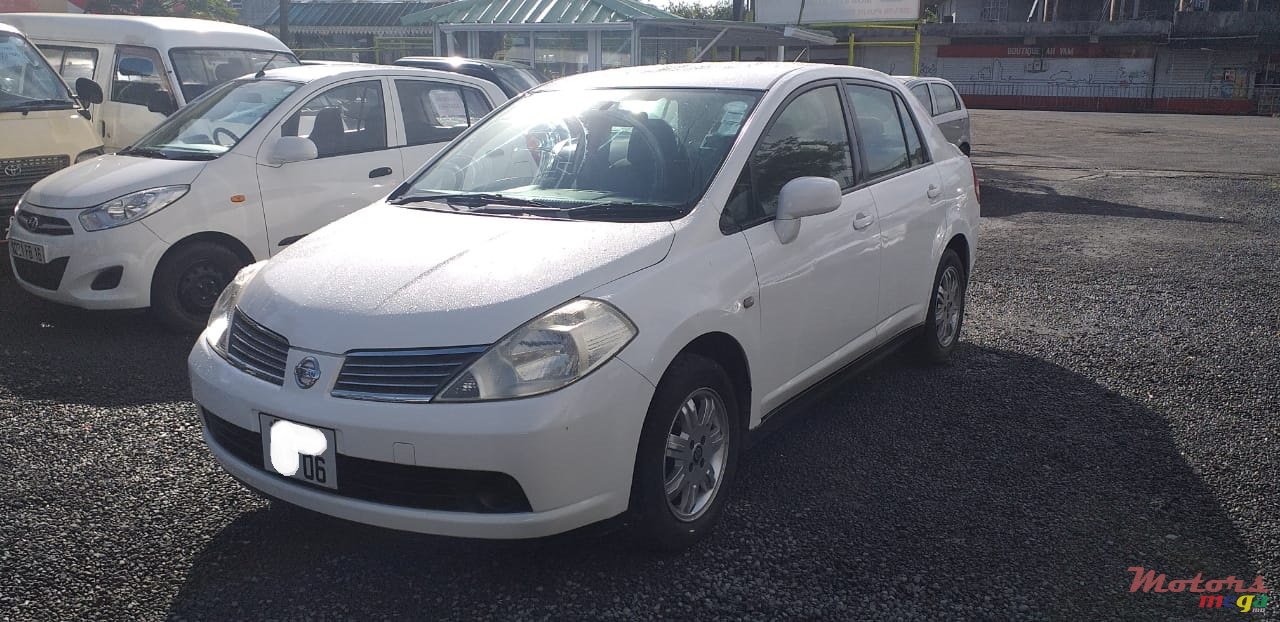 2006' Nissan Tiida photo #2