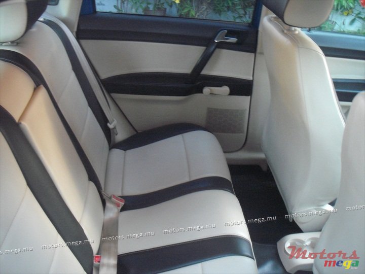 2002' Volkswagen 1.2 MAXI SE photo #6