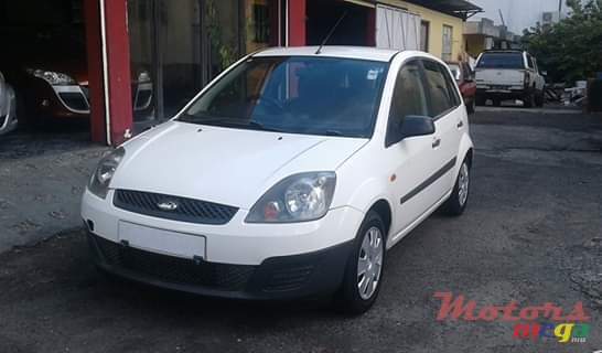 2007' Ford Fiesta photo #1