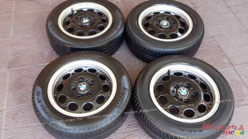 2000' BMW Alloy Wheel 15" photo #3