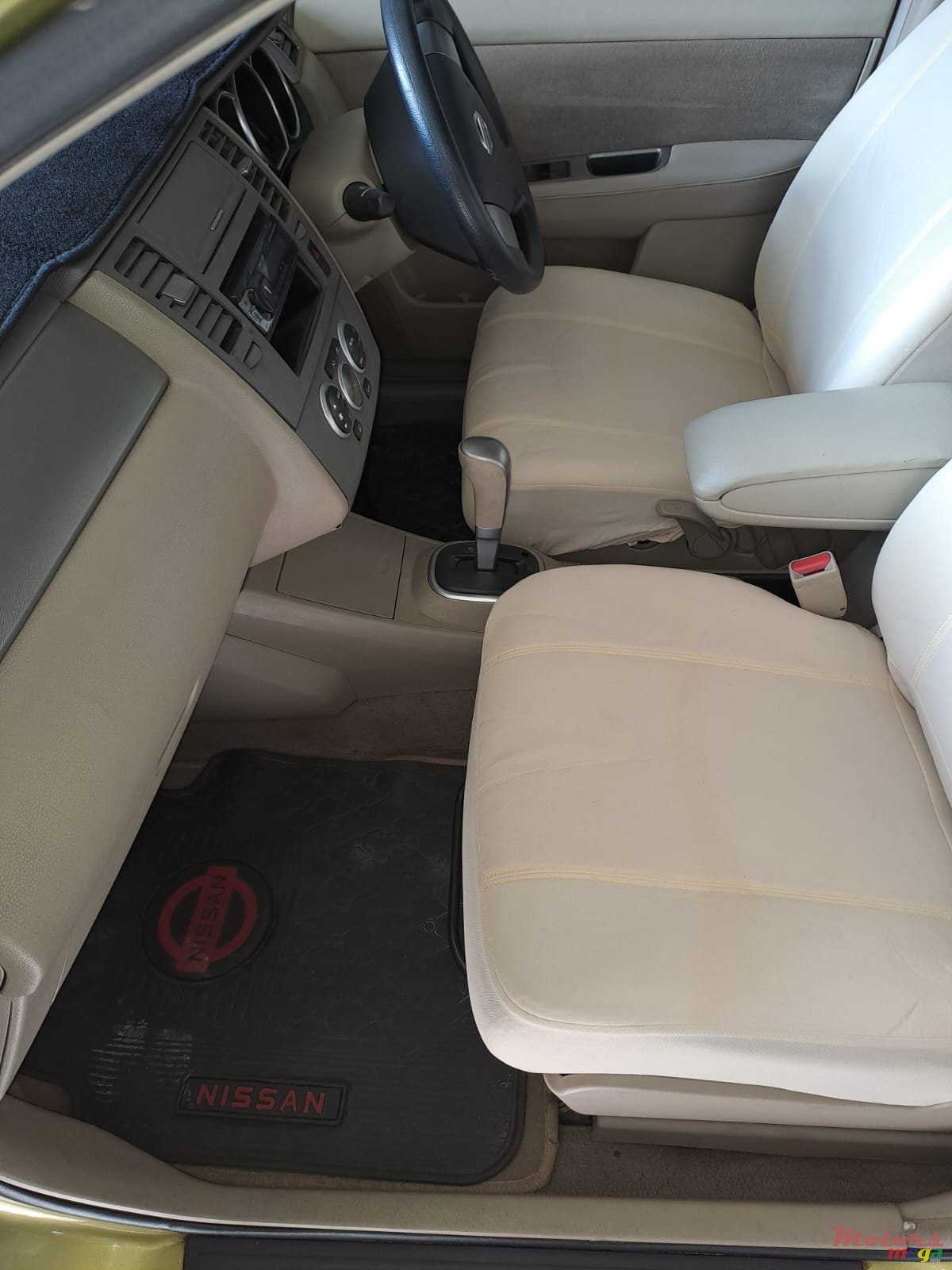 2005' Nissan Tiida photo #1