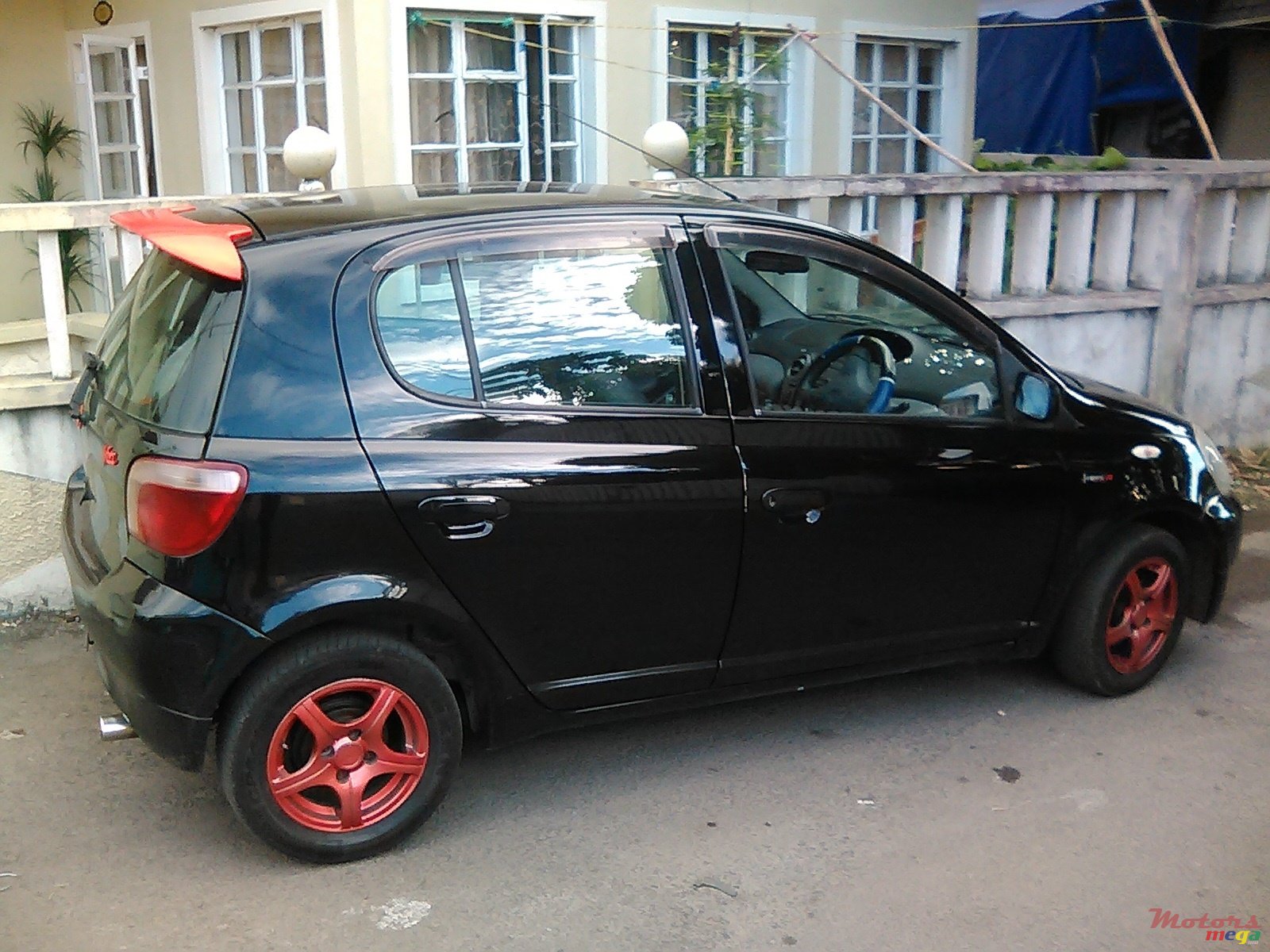 1999' Toyota Vitz photo #1