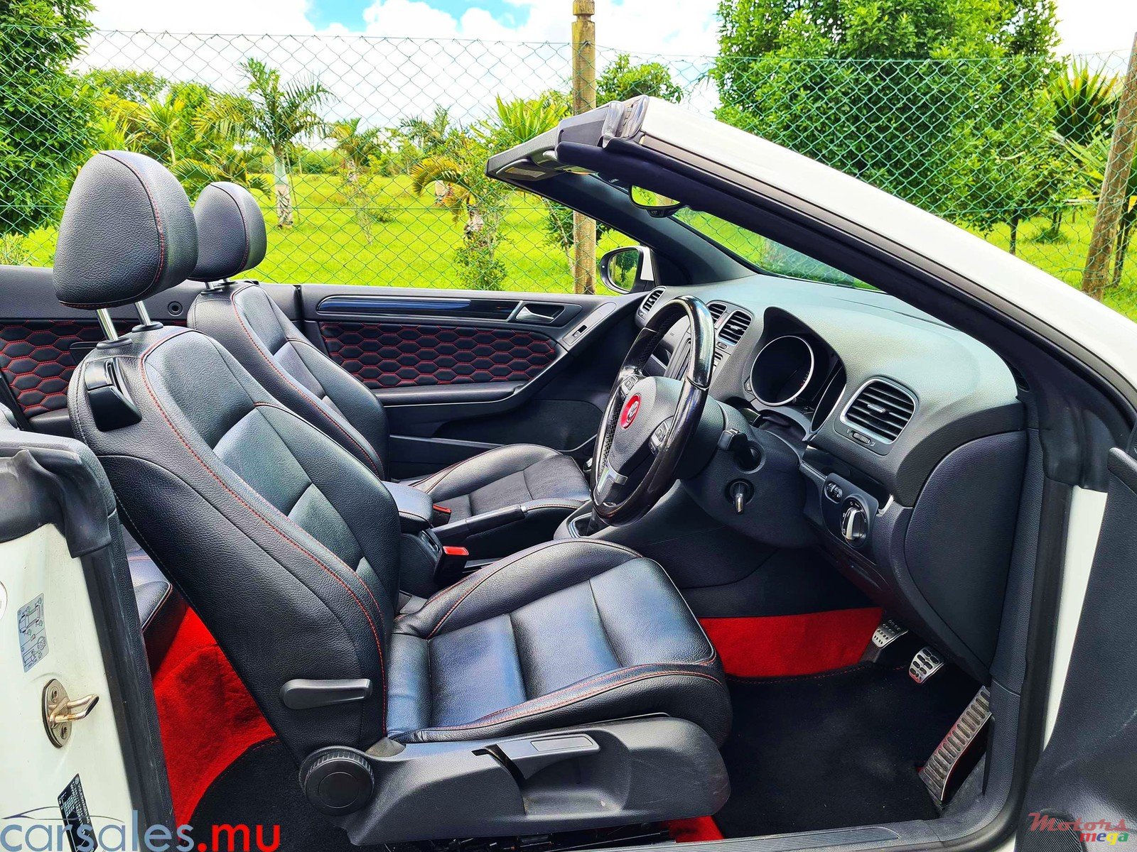 2013' Volkswagen Golf Cabriolet 1.4 TSI photo #5