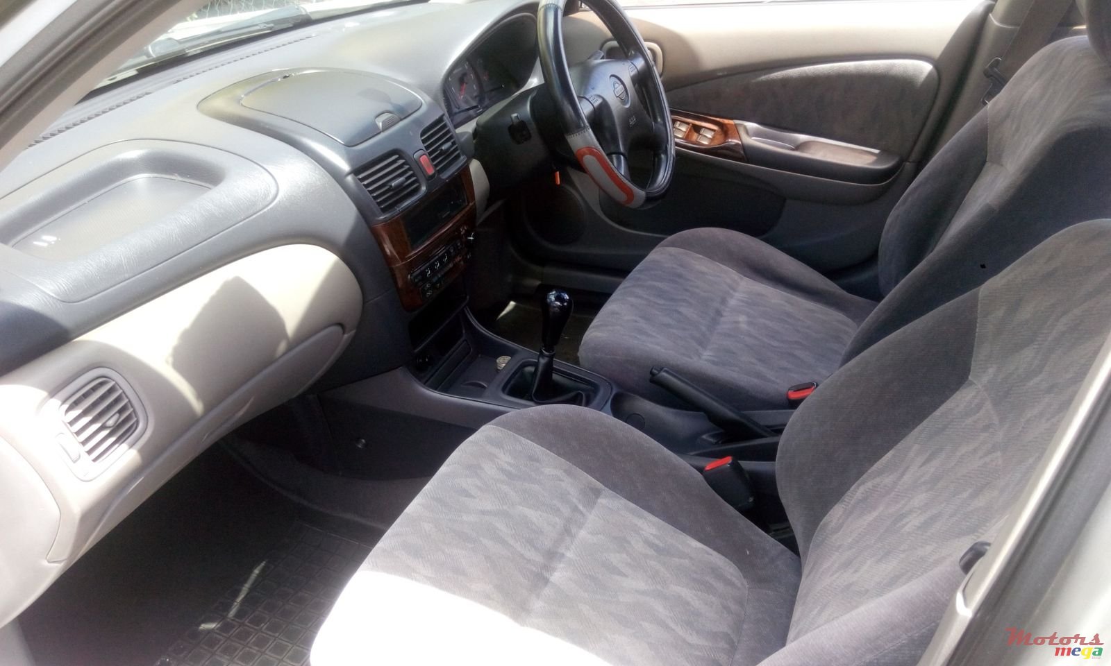 2001' Nissan Sunny photo #5