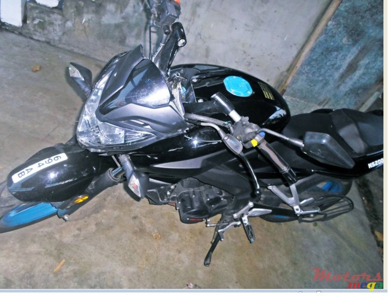 2016' Bajaj photo #2