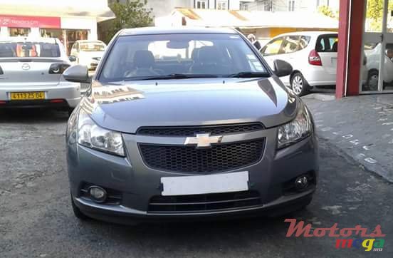 2010' Chevrolet Cruze LT photo #2