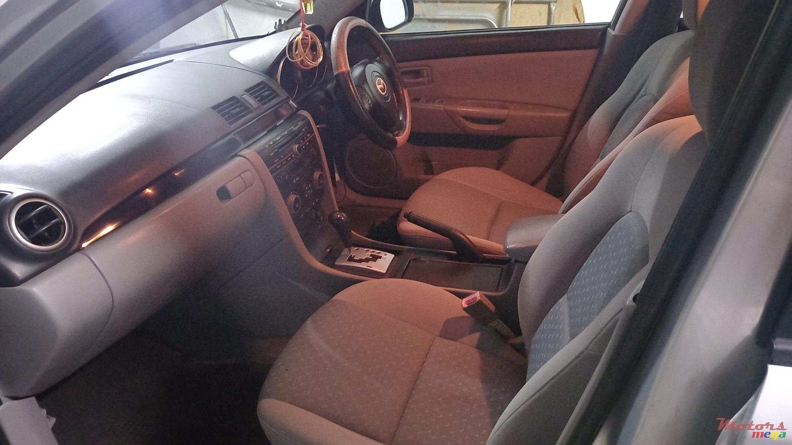 2005' Mazda Axela photo #6