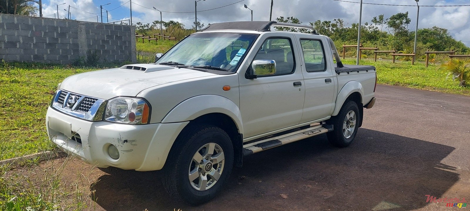 2014' Nissan Hardbody photo #2