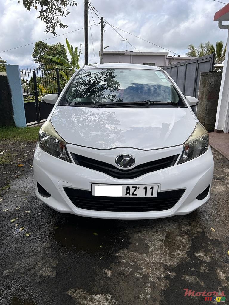 2011' Toyota Vitz photo #1