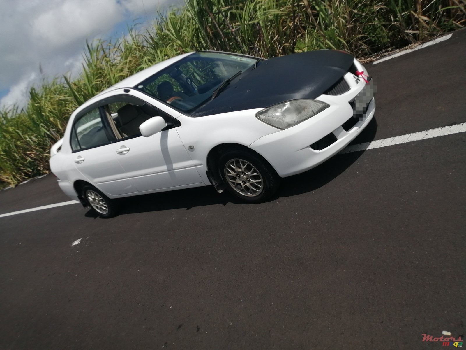 2004' Mitsubishi Lancer photo #1