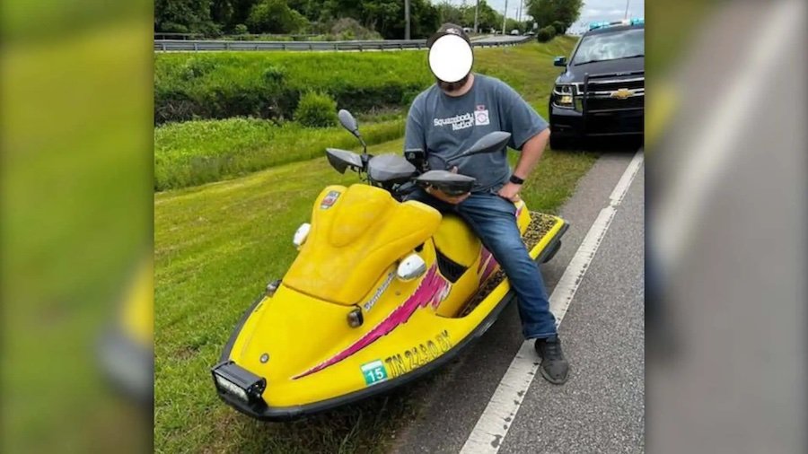 Jet Ski Motorcycle Conversion On Highway Is Too Weird For Cops To Ignore