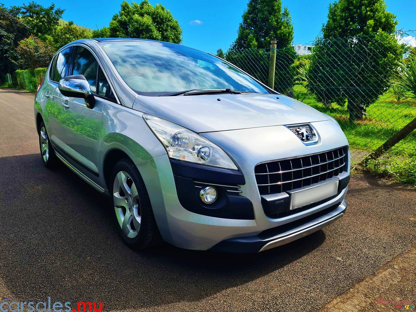 2011' Peugeot 3008 1.6 VTI photo #2