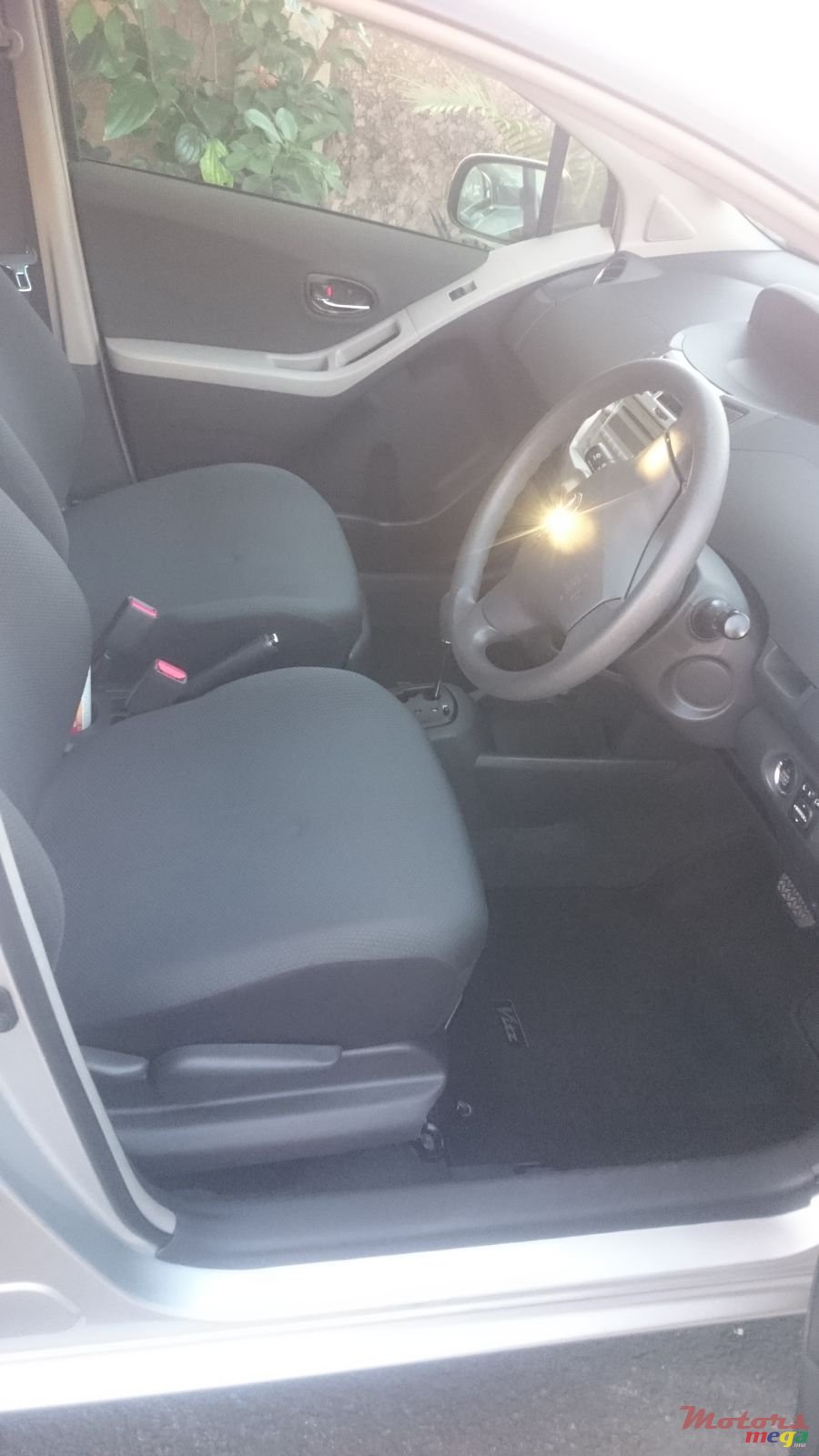 2011' Toyota Vitz 1300cc photo #6