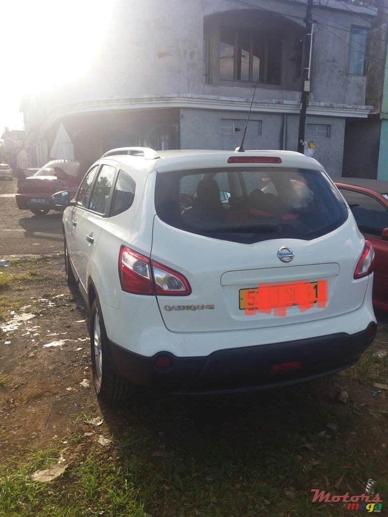 2011' Nissan Qashqai+2 photo #2