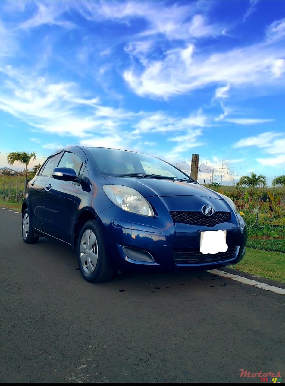 2008' Toyota Vitz photo #1