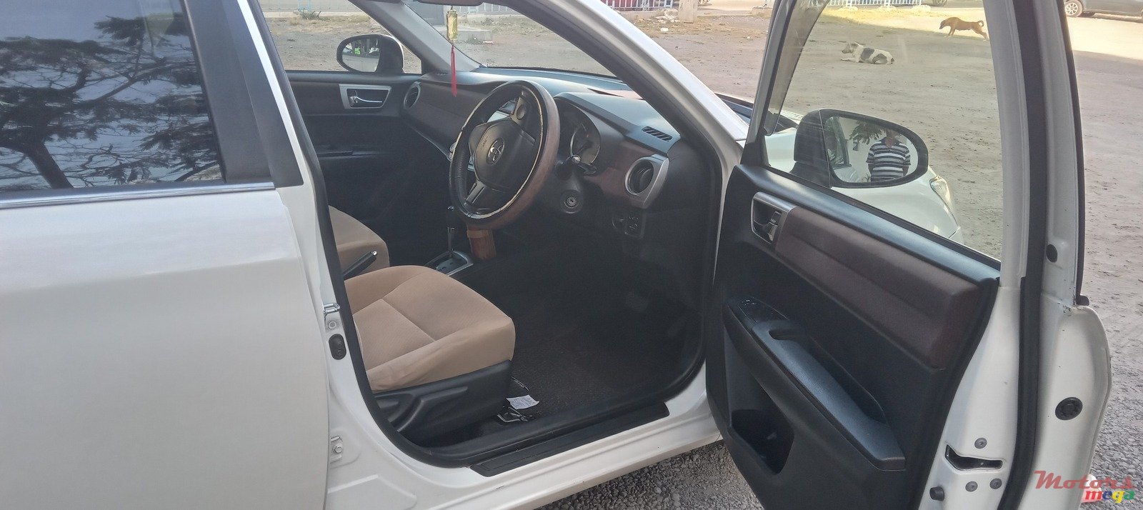 2013' Toyota Axio Corolla photo #2