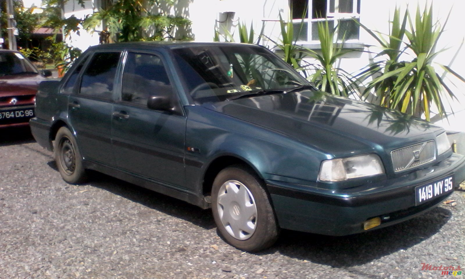 1995' Volvo 460 photo #1