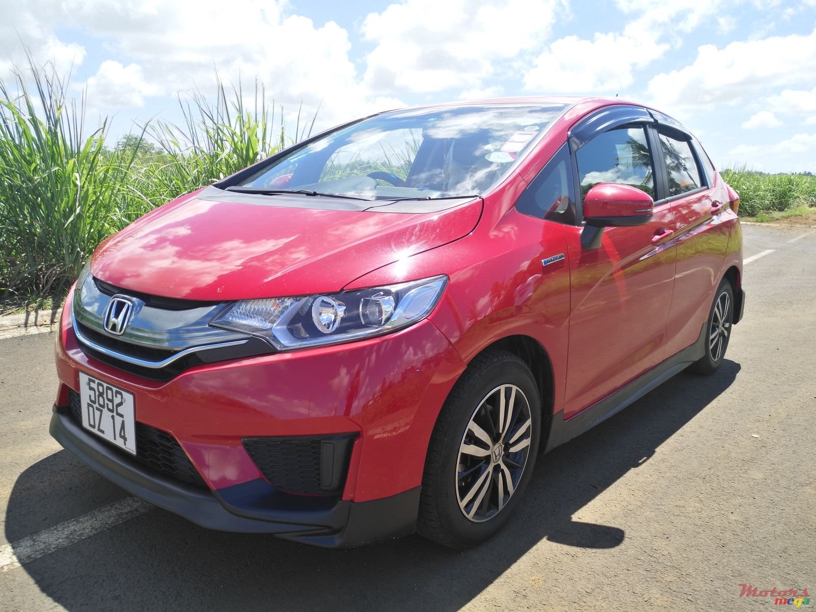 2014' Honda Fit Hybrid photo #4