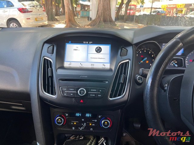 2019' Ford Focus ST LINE photo #2