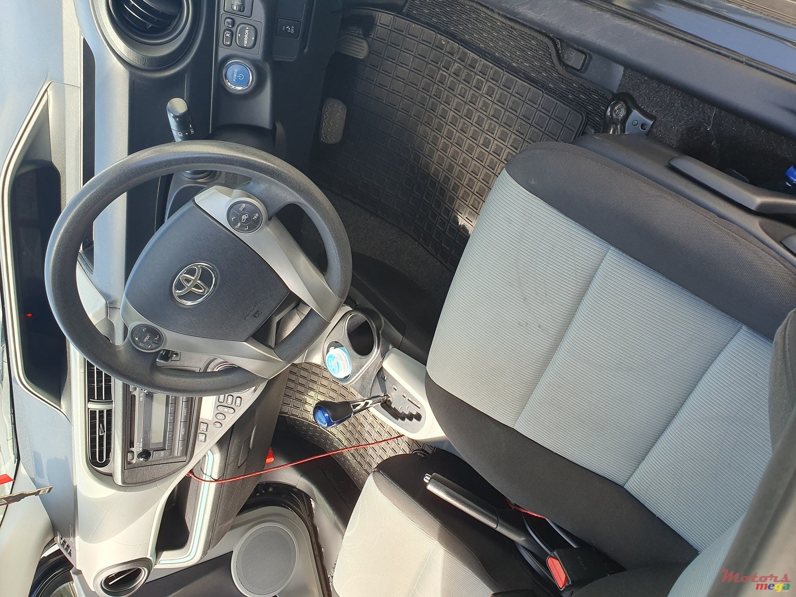 2013' Toyota Aqua photo #3