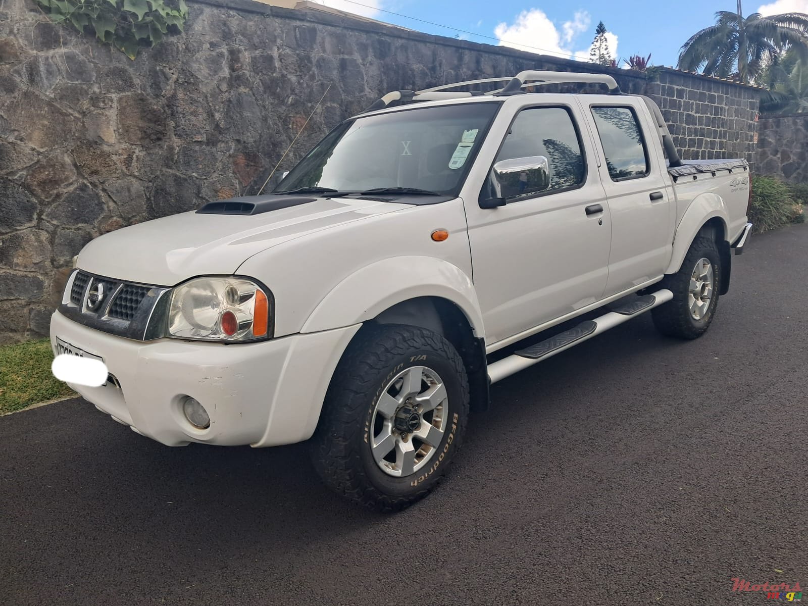 2016' Nissan NP300 HARDBODY Predator photo #3