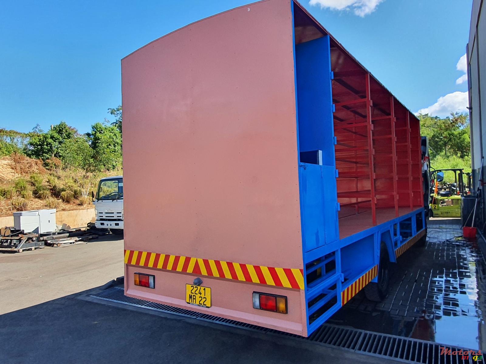 2022' Isuzu FRR photo #2