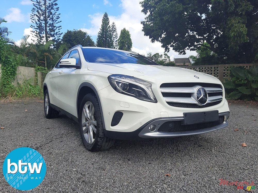 2015' Mercedes-Benz GLA 180 photo #1