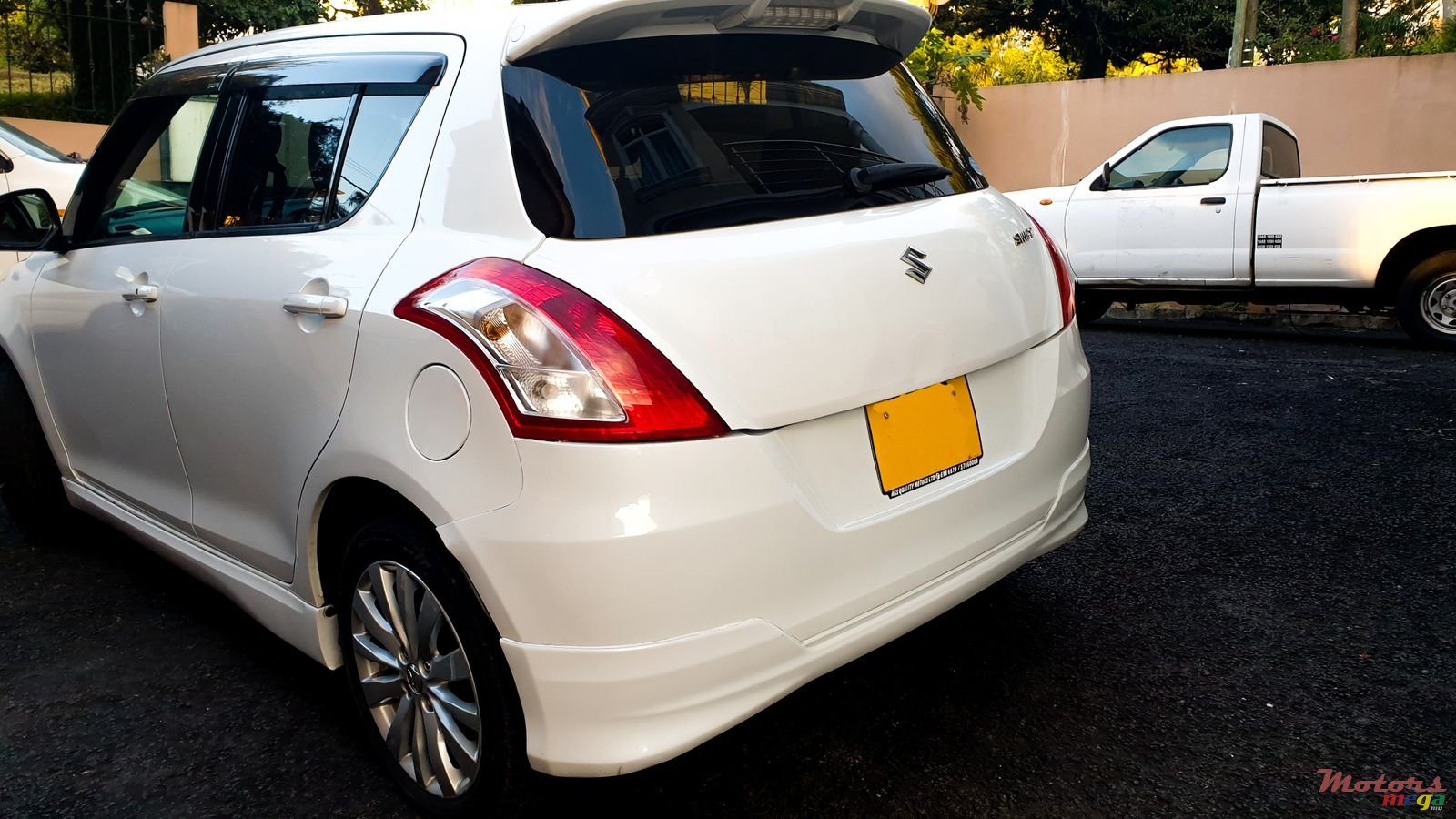 2012' Suzuki Swift photo #4