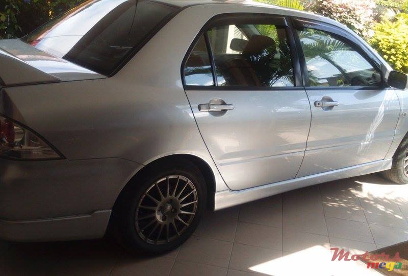 2005' Mitsubishi Lancer photo #1