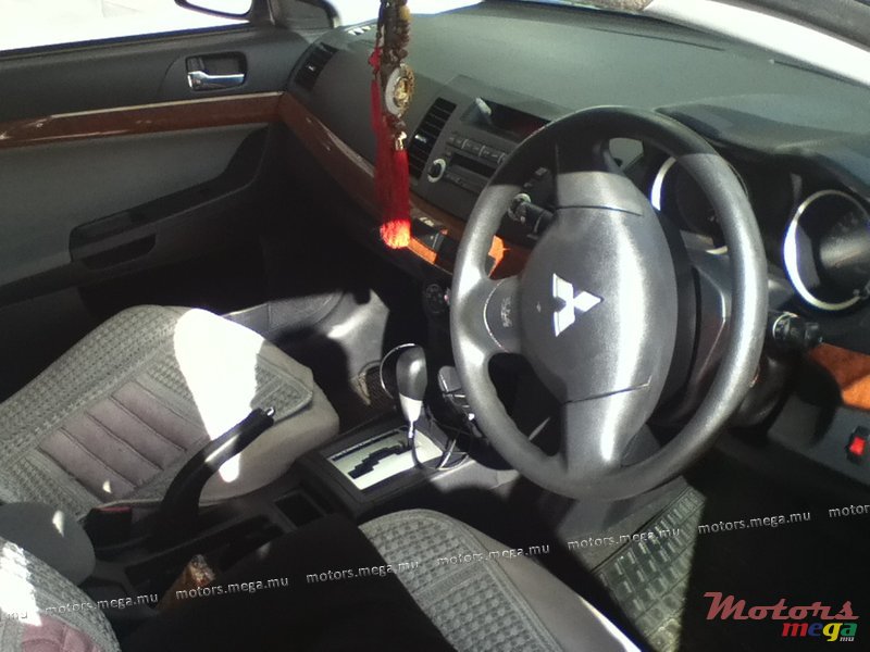 2010' Mitsubishi Lancer EX photo #3