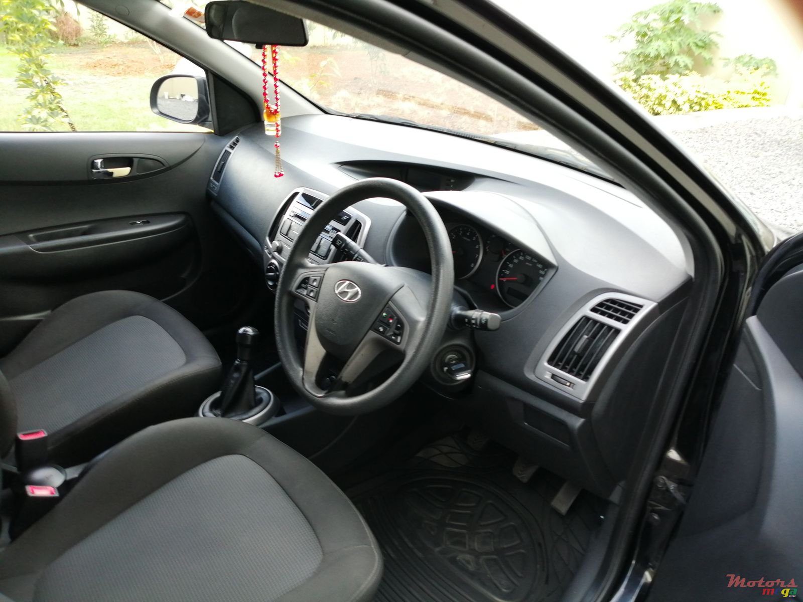 2013' Hyundai i20 photo #1